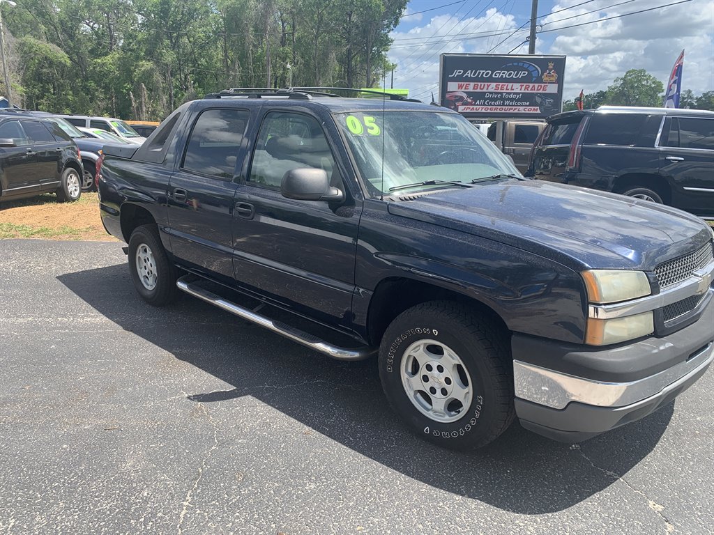 2005 Chevrolet Avalanche Base