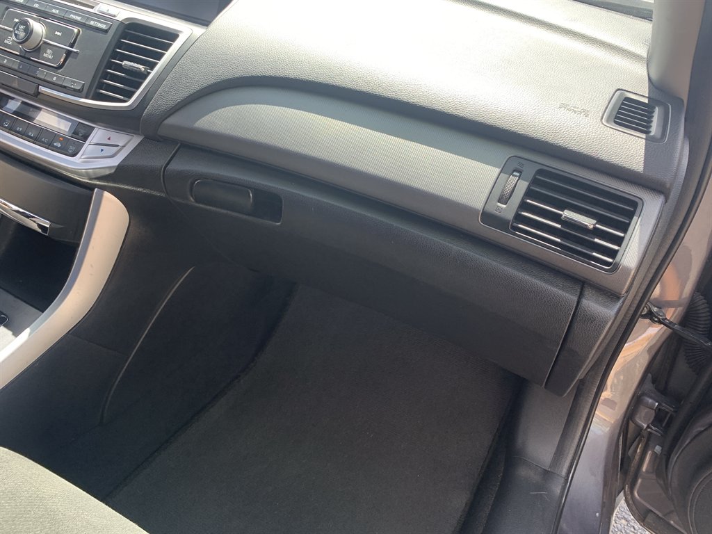 2013 Honda Accord LX - Photo 20