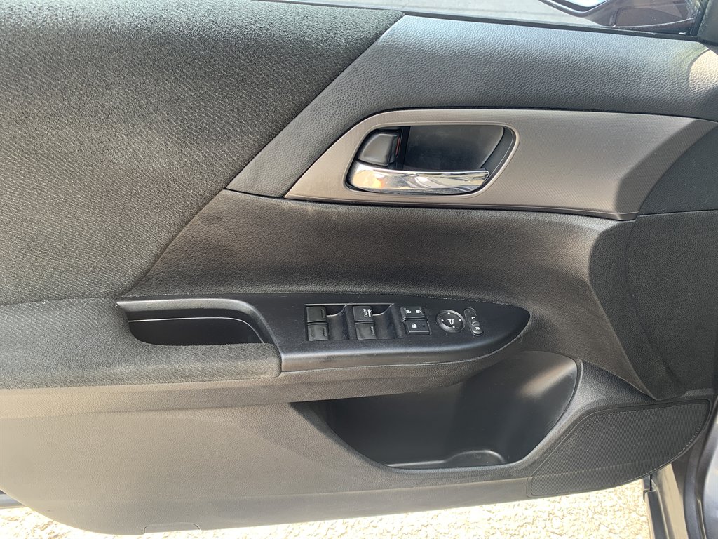 2013 Honda Accord LX - Photo 12