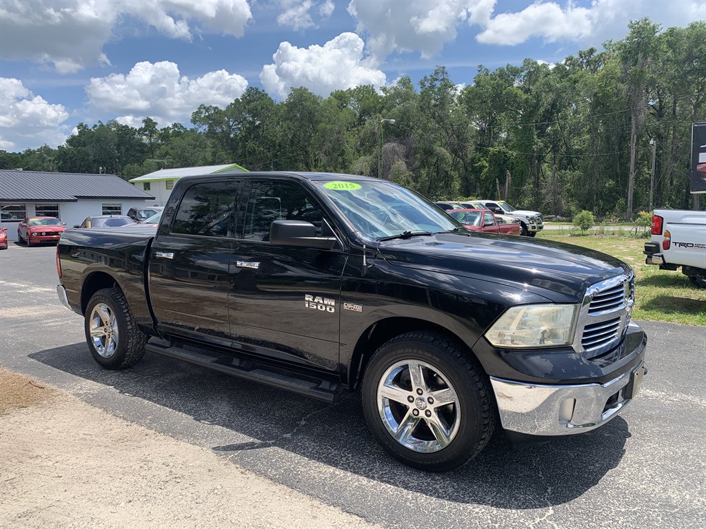 2015 RAM 1500 SLT 4x4 Crew Cab's photo