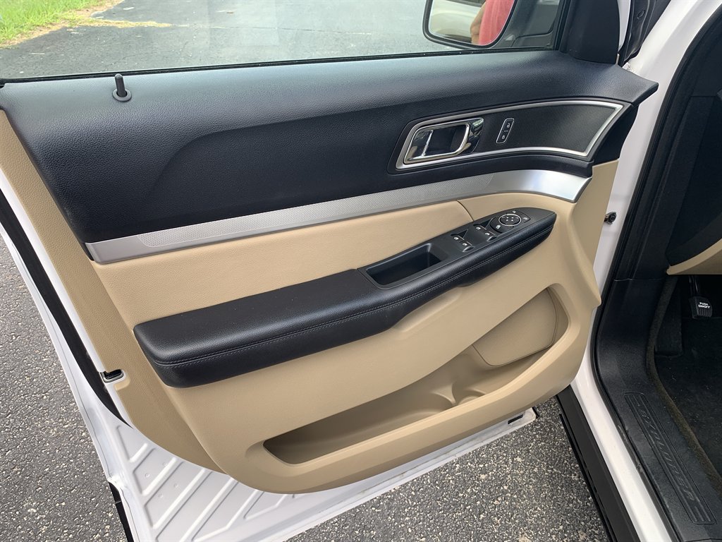 2016 Ford Explorer XLT - Photo 13