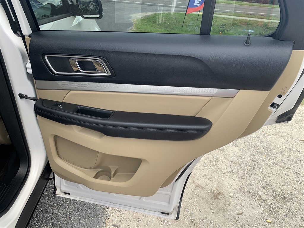2016 Ford Explorer XLT - Photo 22