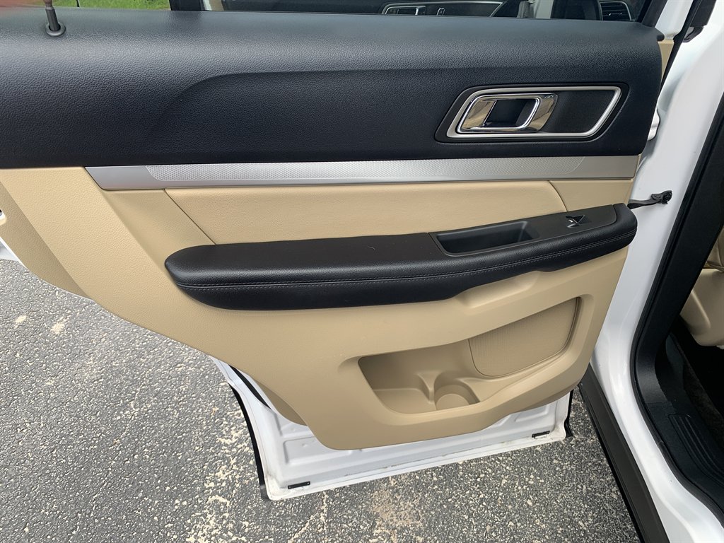2016 Ford Explorer XLT - Photo 16