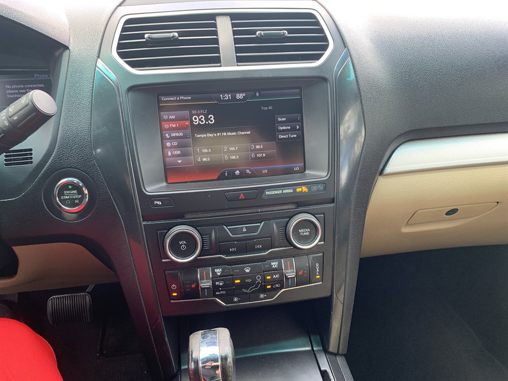 2016 Ford Explorer XLT - Photo 10
