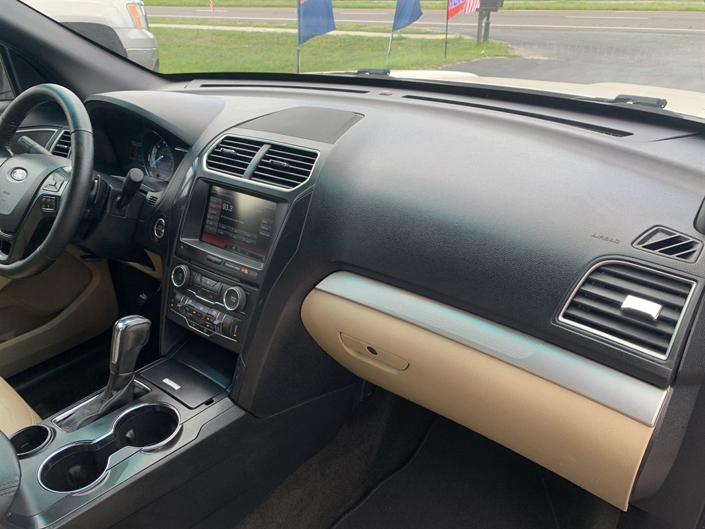 2016 Ford Explorer XLT - Photo 25
