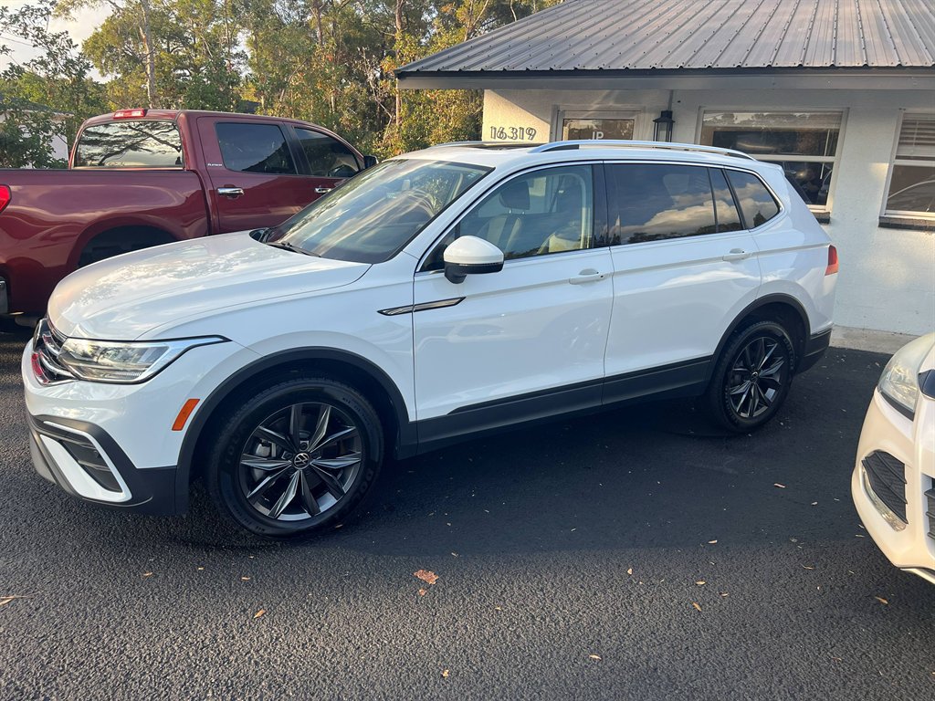 2022 Volkswagen Tiguan SE's photo